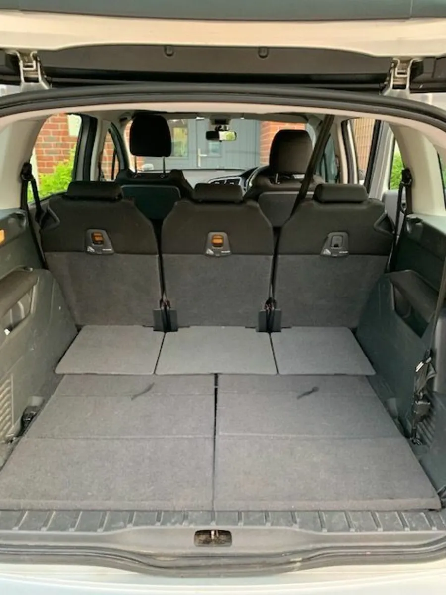 Peugeot 5008 2012 - Image 4