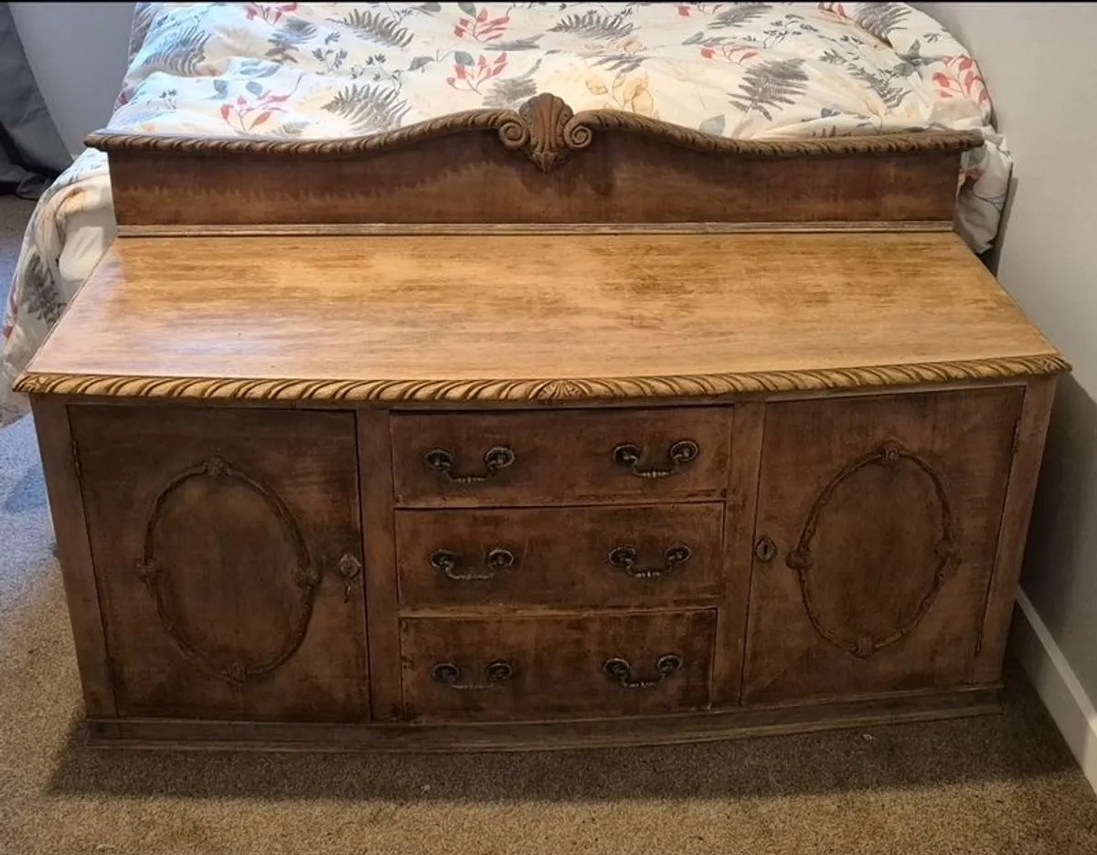 Chest of drawers / Dresser - Image 1