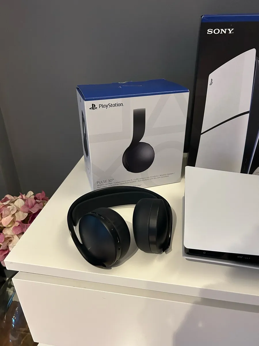 PS5 Digital Edition with Pulse 3D Headset - Image 2