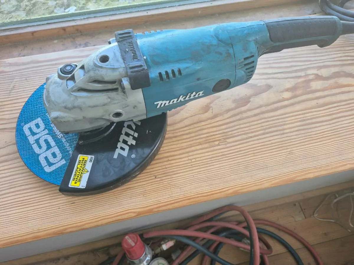 Makita 9" Grinder GA9020 110v - Image 1