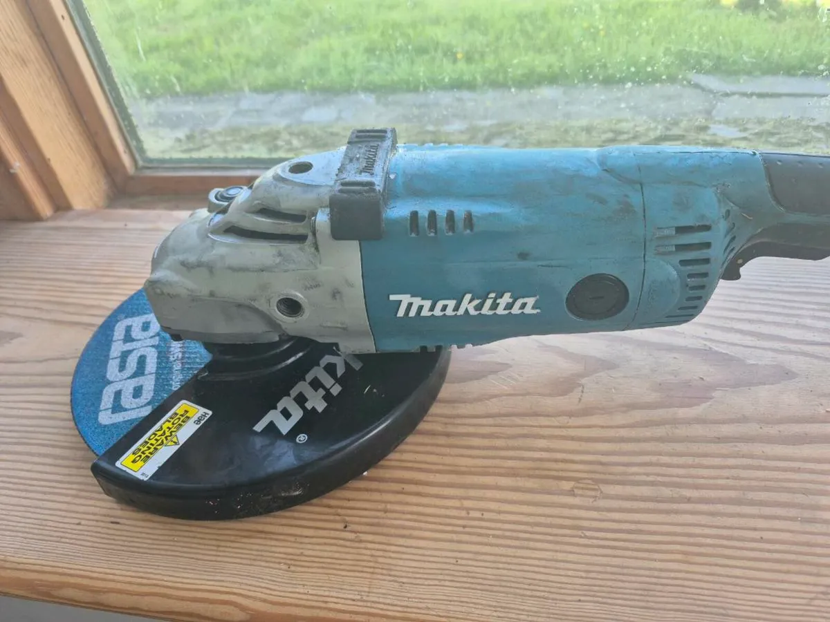 Makita 9" Grinder GA9020 110v - Image 3