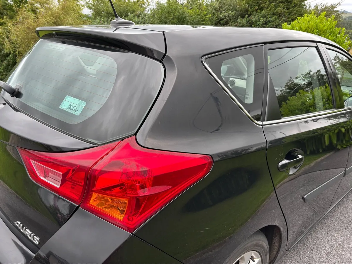 Toyota Auris 2014 hatchback - Image 3