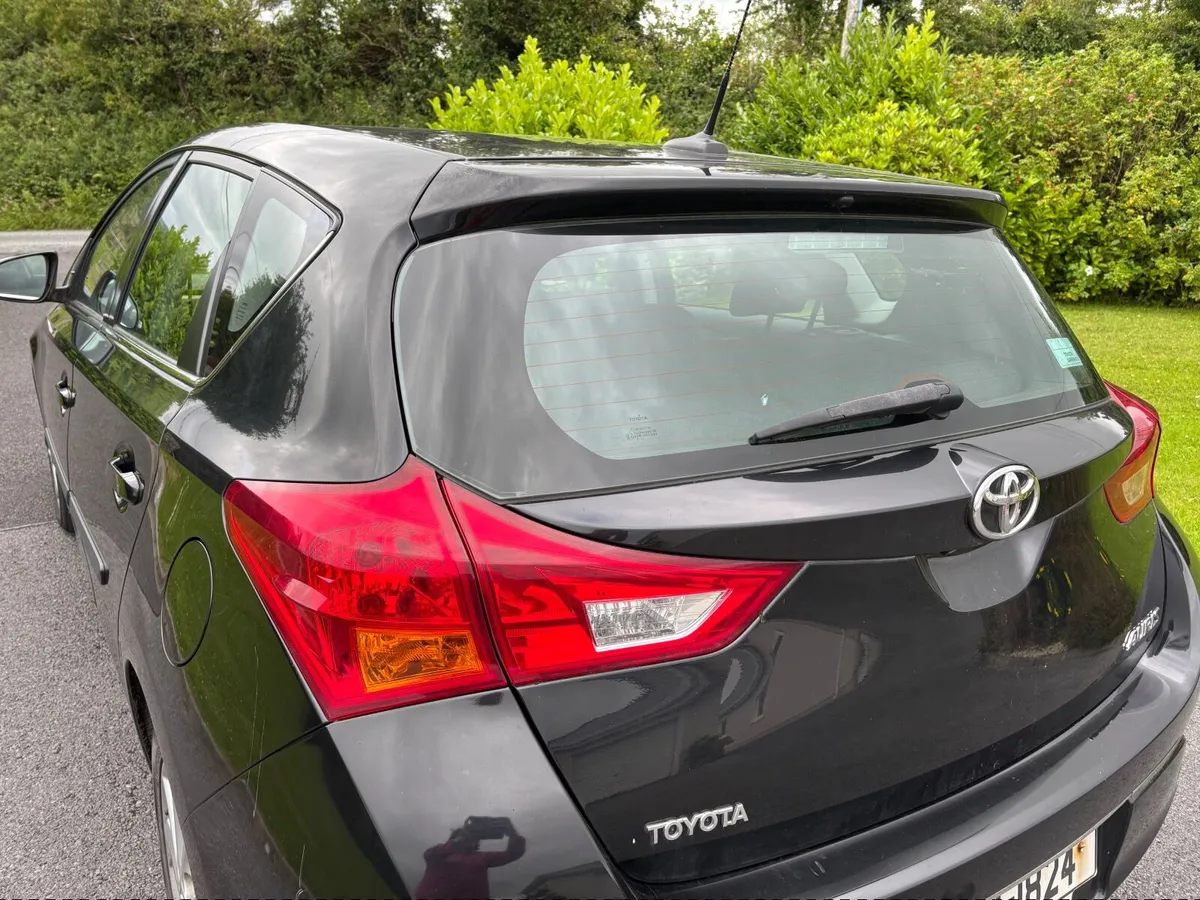 Toyota Auris 2014 hatchback - Image 4