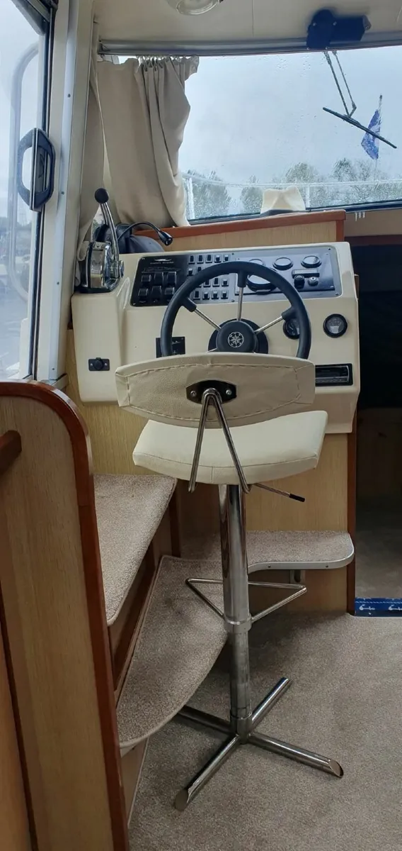 Cabin Cruiser 35Ft - Image 3