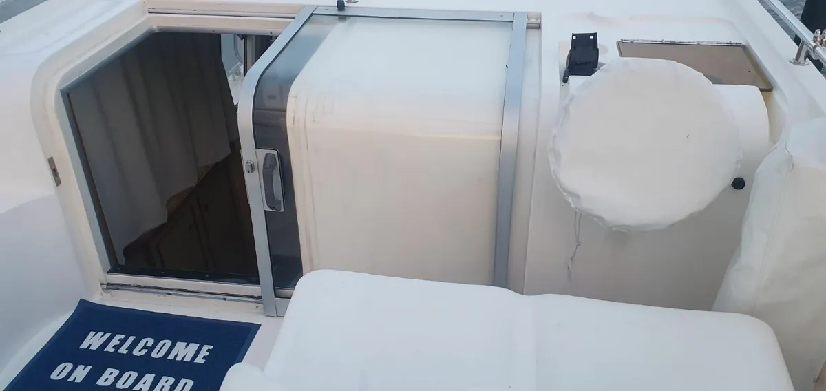 Cabin Cruiser 35Ft - Image 4