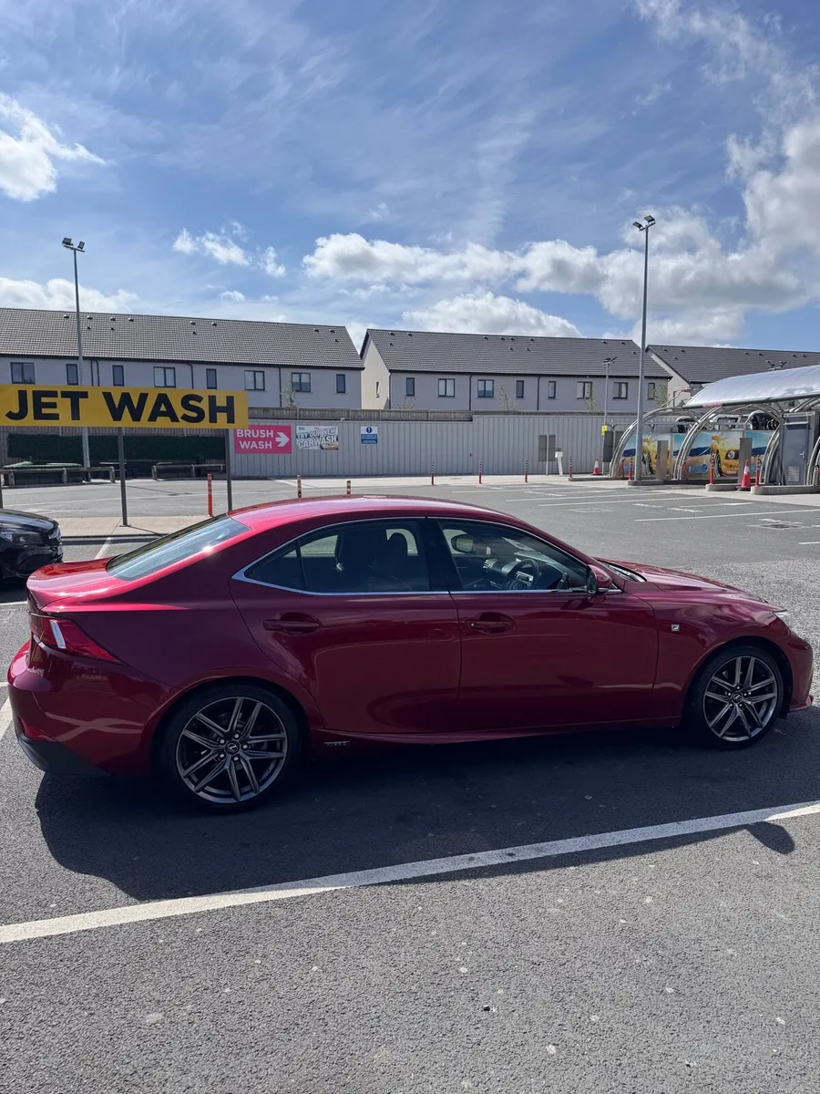 Lexus is300h - Image 2