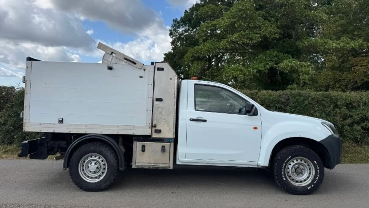 Isuzu De Max Arb Tipper 2018 - Image 1