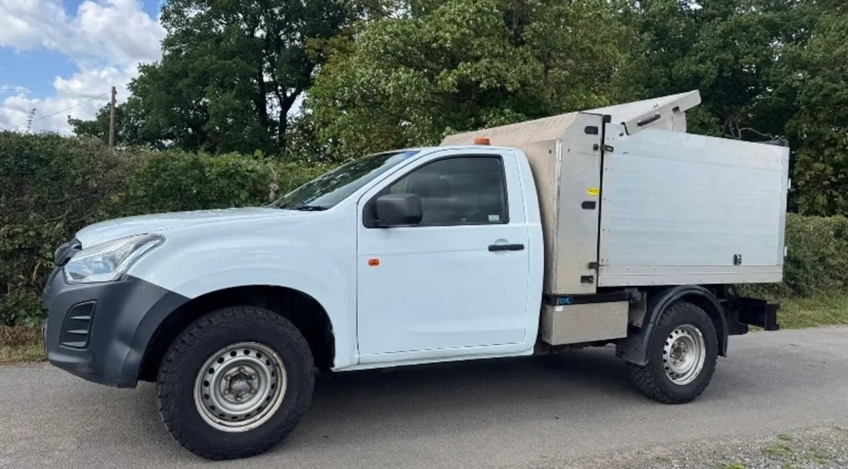 Isuzu De Max Arb Tipper 2018 - Image 3