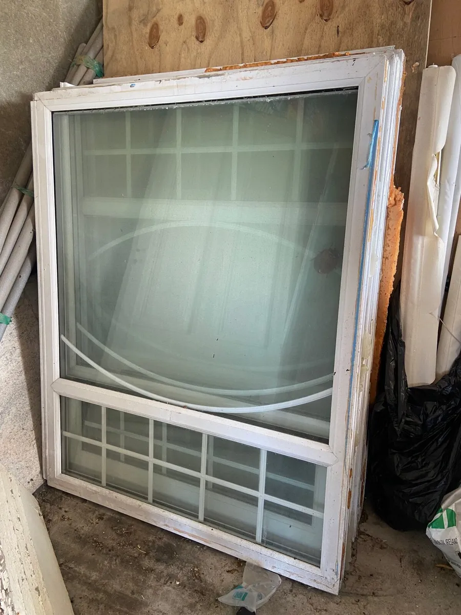 white windows - Image 1