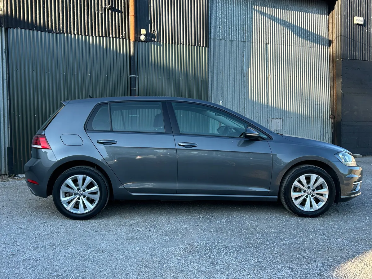 Volkswagen Golf 2017 comfortline - Image 3