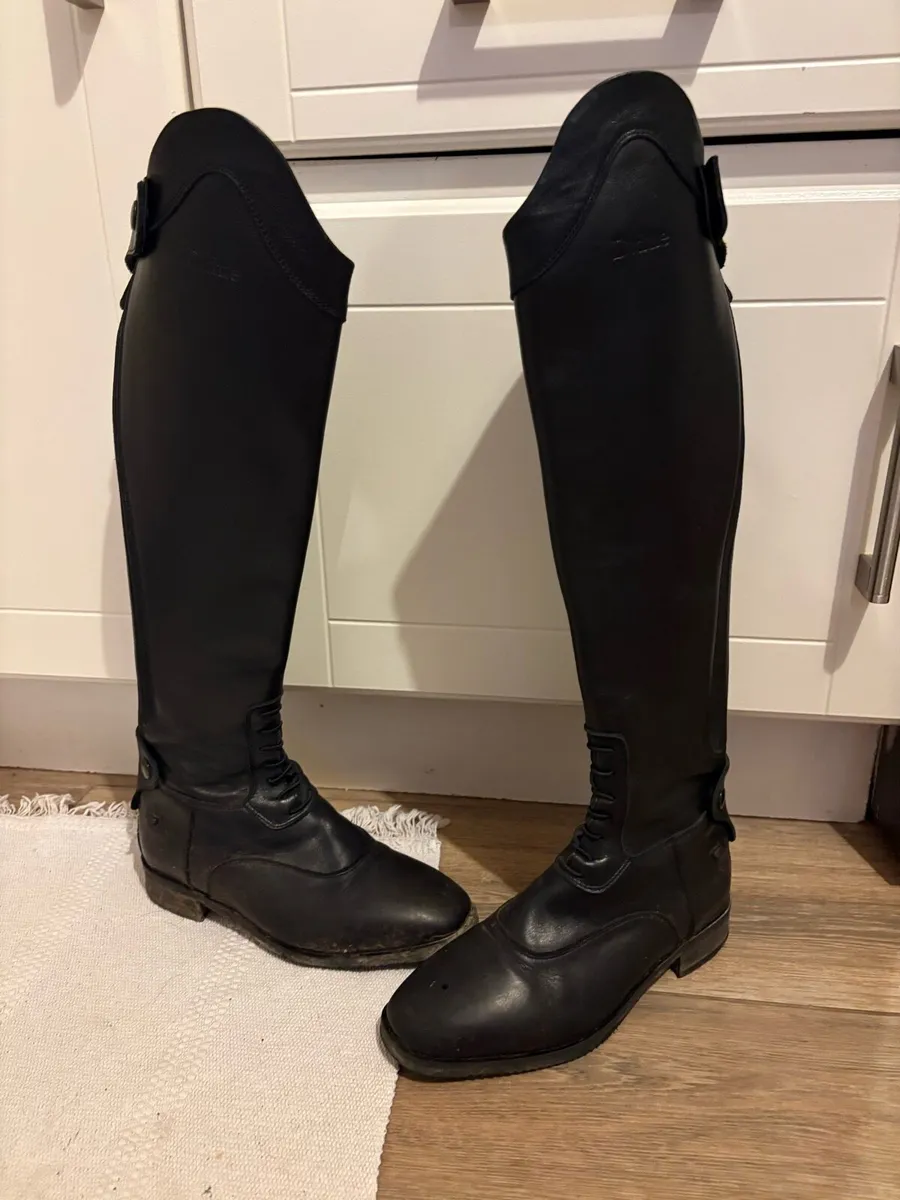Horse riding boots - Image 1