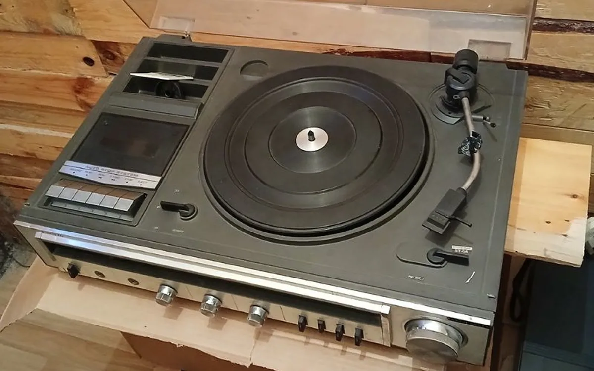 SANYO Stereo Music Centre G1004 - Image 1