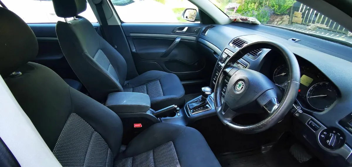 Skoda Octavia 2009 - Image 2