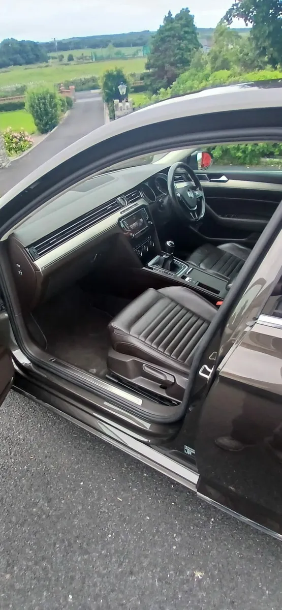 VW Passat - Image 4