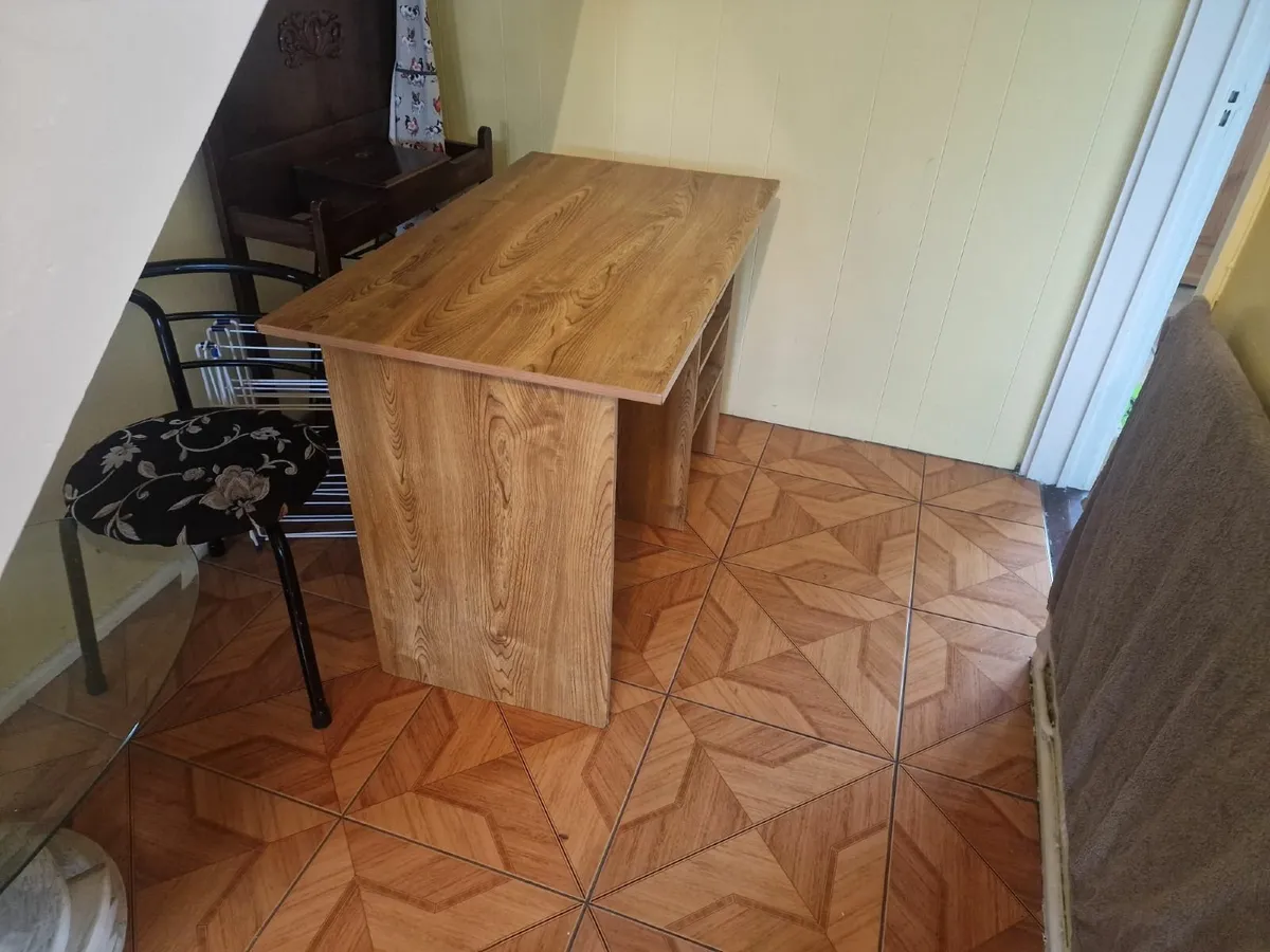 Desk - Image 4