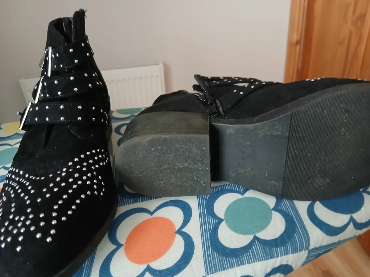 Ladies boots - Image 1
