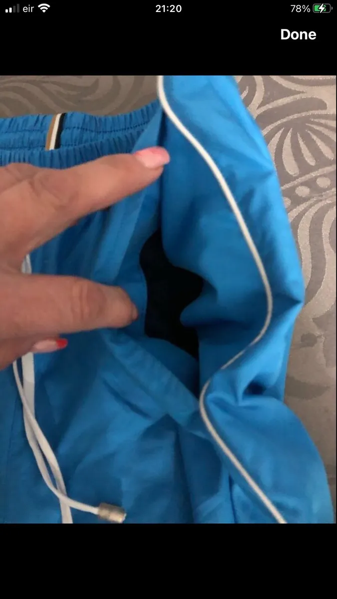 Mens Hugo boss shorts size S €30 - Image 3
