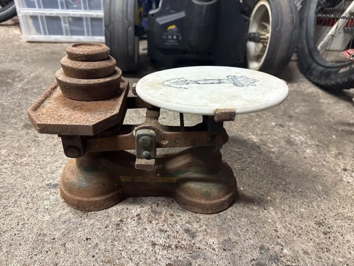 vintage weighing scales - Image 1