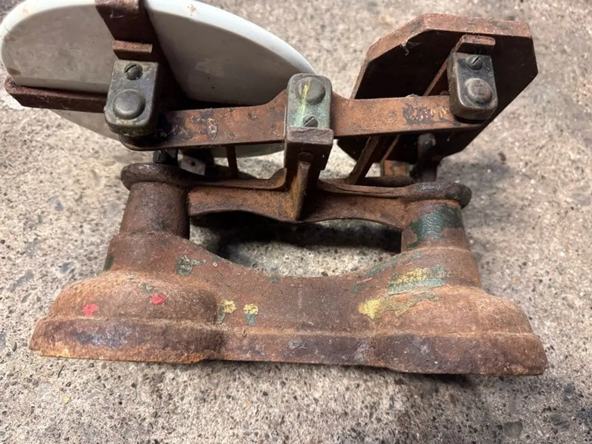 vintage weighing scales - Image 3