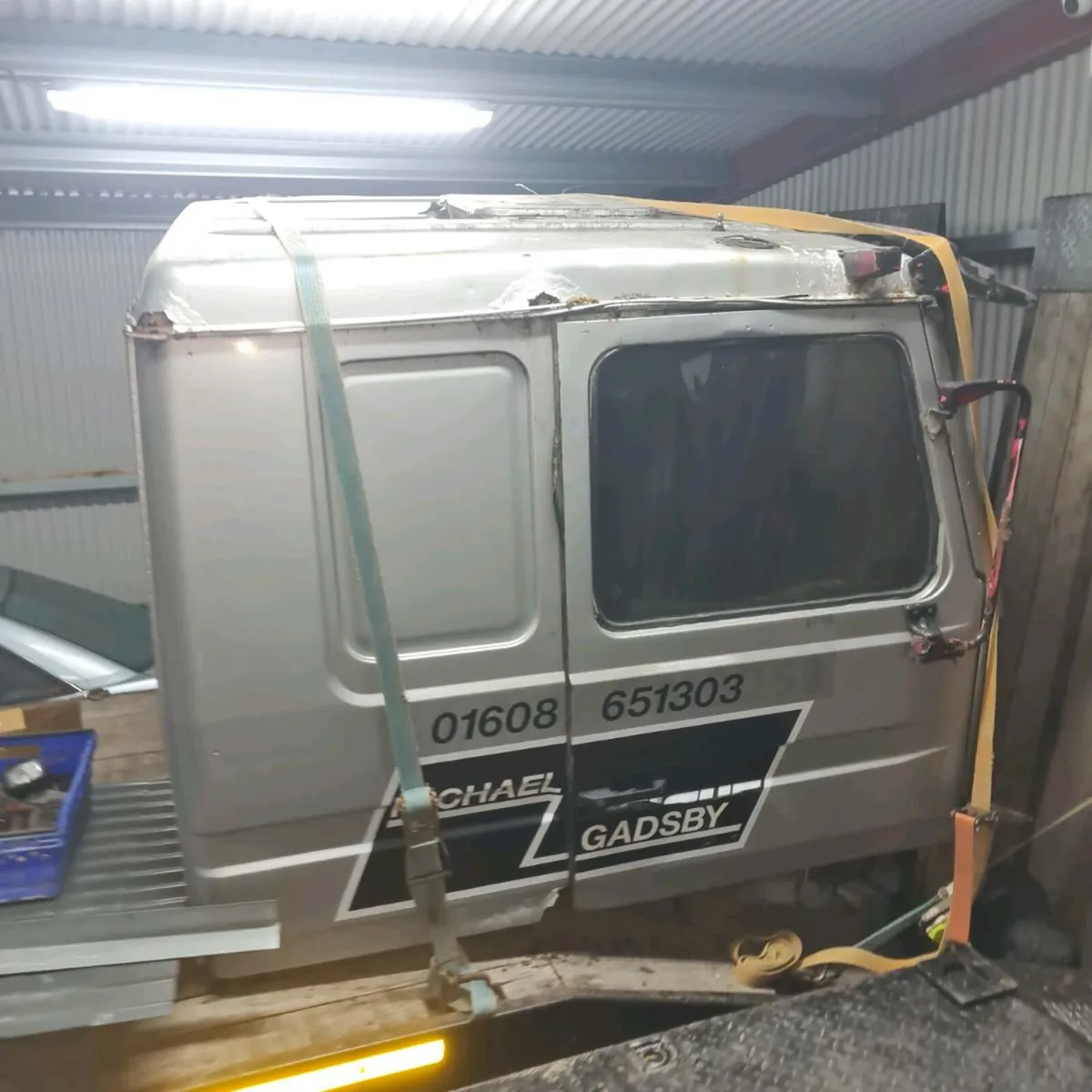 Scania 142 cab for parts selling complete - Image 1