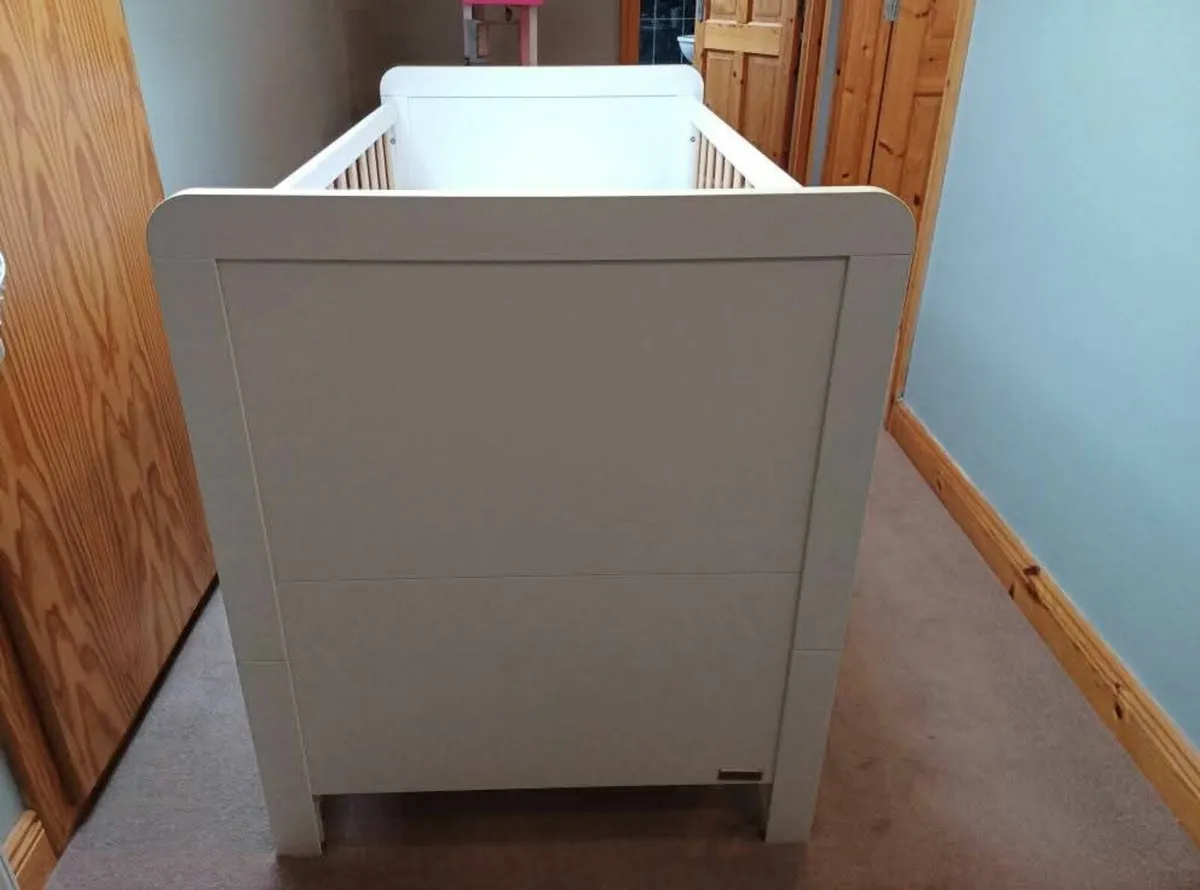 Mamas and Papas Cot/Bed, Changer and Wardrobe - Image 4