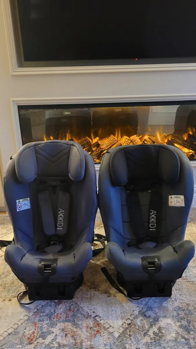 Axkid Move carseats x 2 - Image 1
