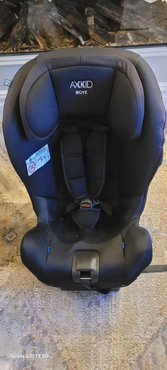 Axkid Move carseats x 2 - Image 2