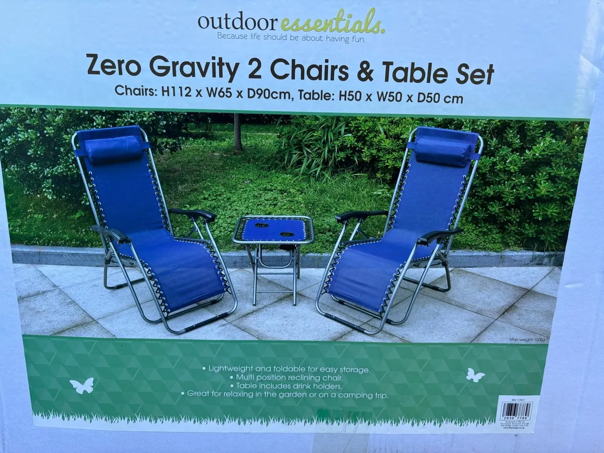 Outdoor Gravity Sun Chairs & Table Set