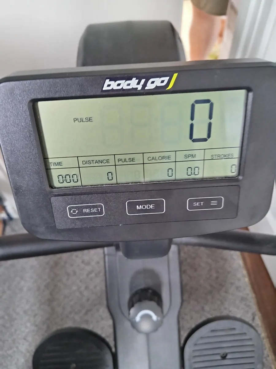 Rowing machine - Image 1