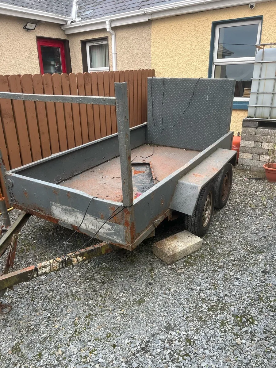 Trailer - Image 1