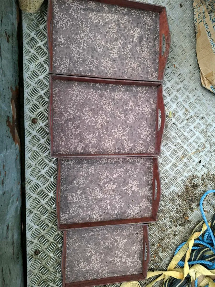 Antique breakfast trays (20+ trays) - Image 1