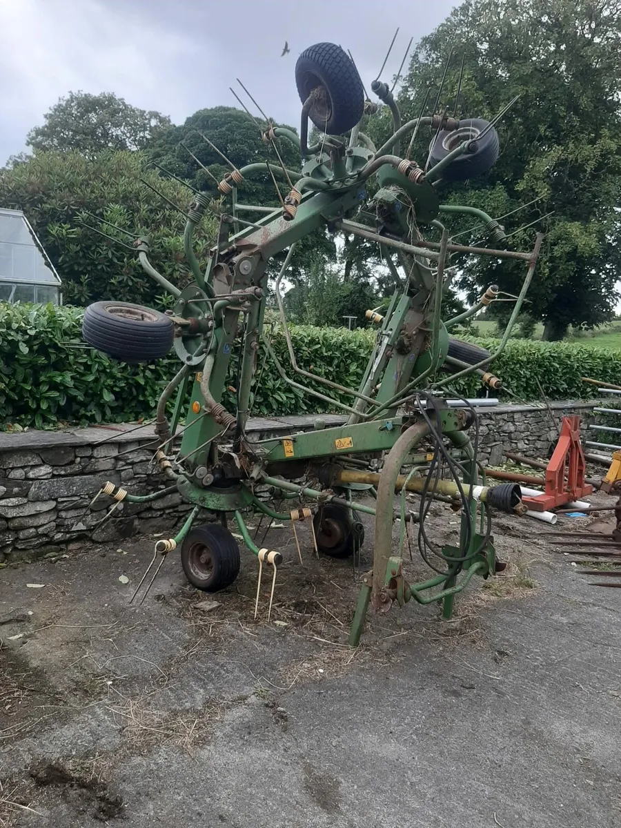 Krone tedder - Image 1