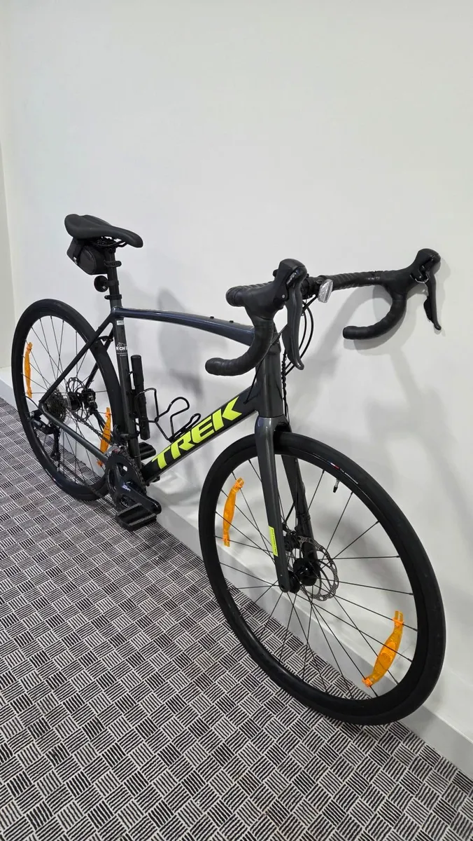 Trek Domane 3 road bike - Image 3