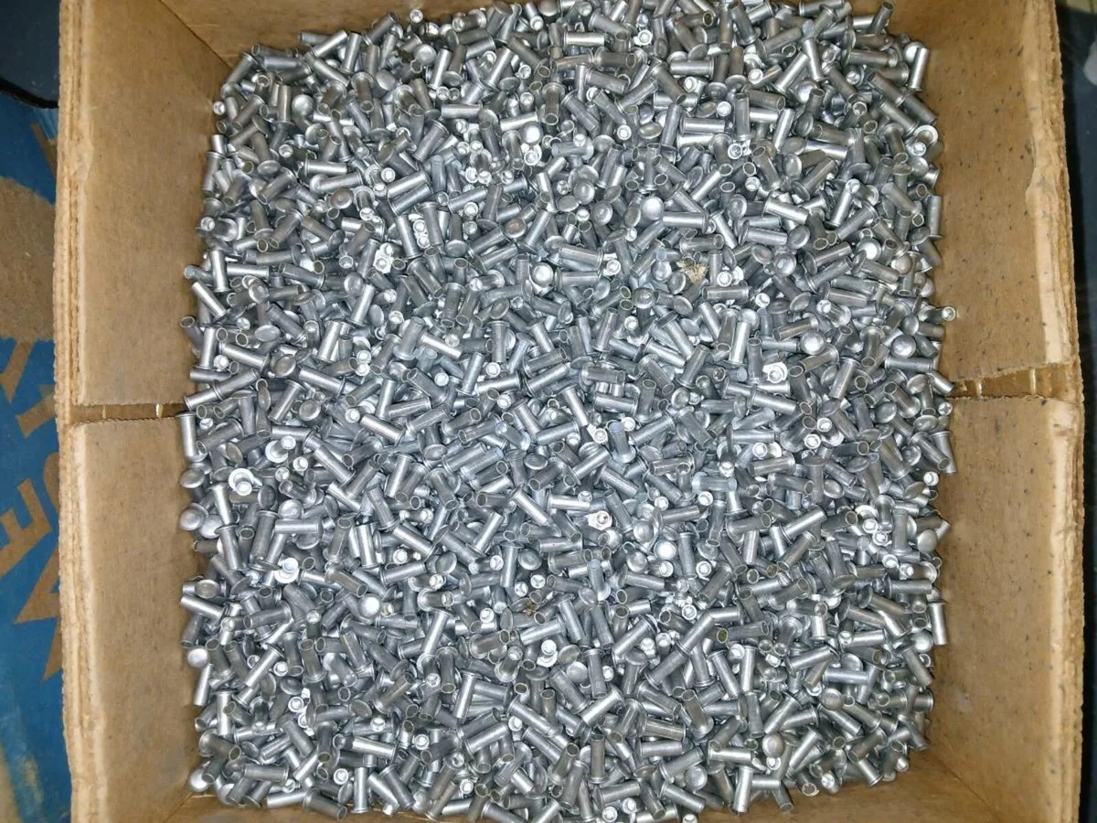 10.000 Rivets, each approx 13mm long. - Image 1