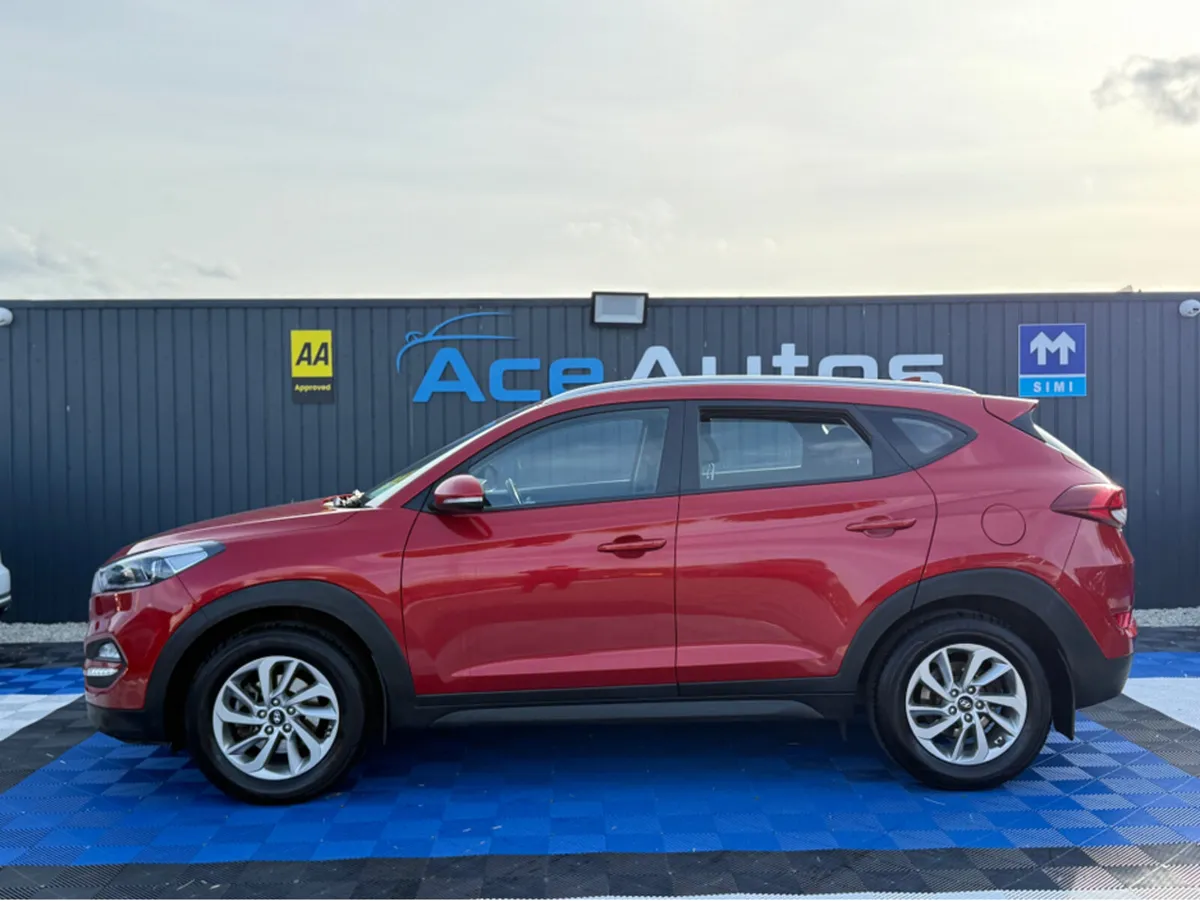 Hyundai Tucson SE NAV - 1.7 DIESEL - MANUAL - 12M - Image 4