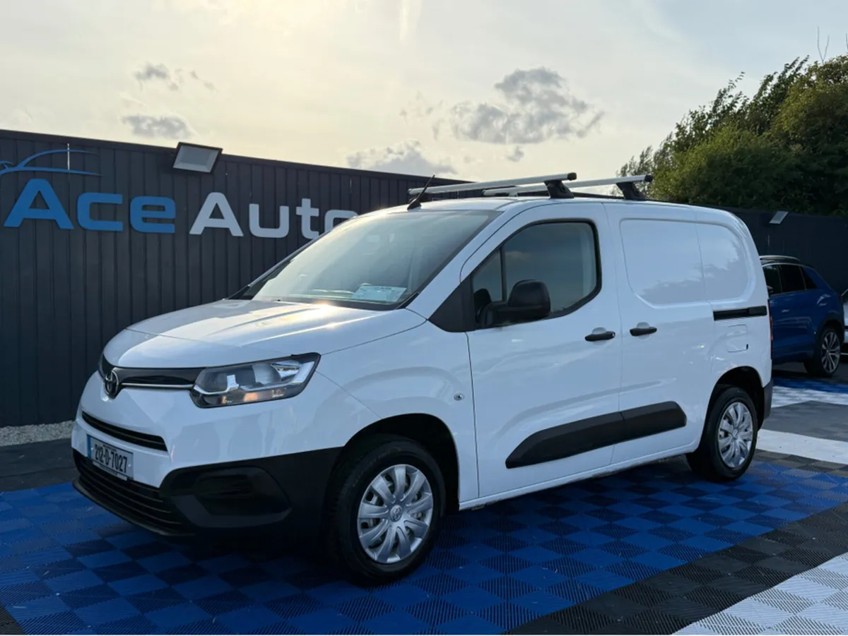 Toyota Proace CITY 1.5 DIESEL - 3 SEATER - MANUAL - Image 3