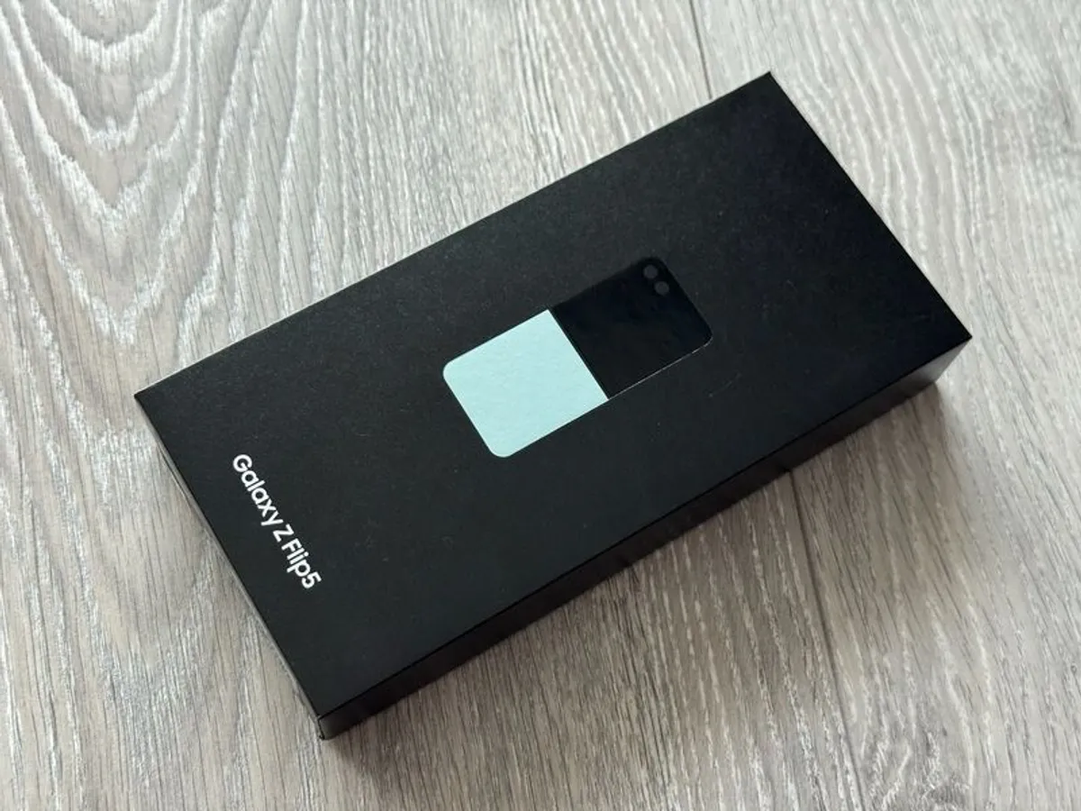 BRAND NEW! Samsung Galaxy Z-Flip 5 512GB Mint (Green) Factory Unlocked - Image 1