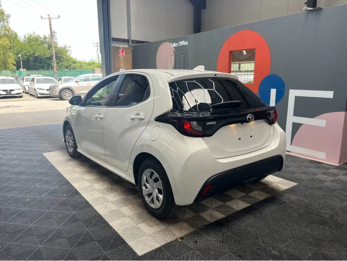 Toyota Yaris ONLY €17950 YARIS AUTOMATIC 1.0 PETRO - Image 4