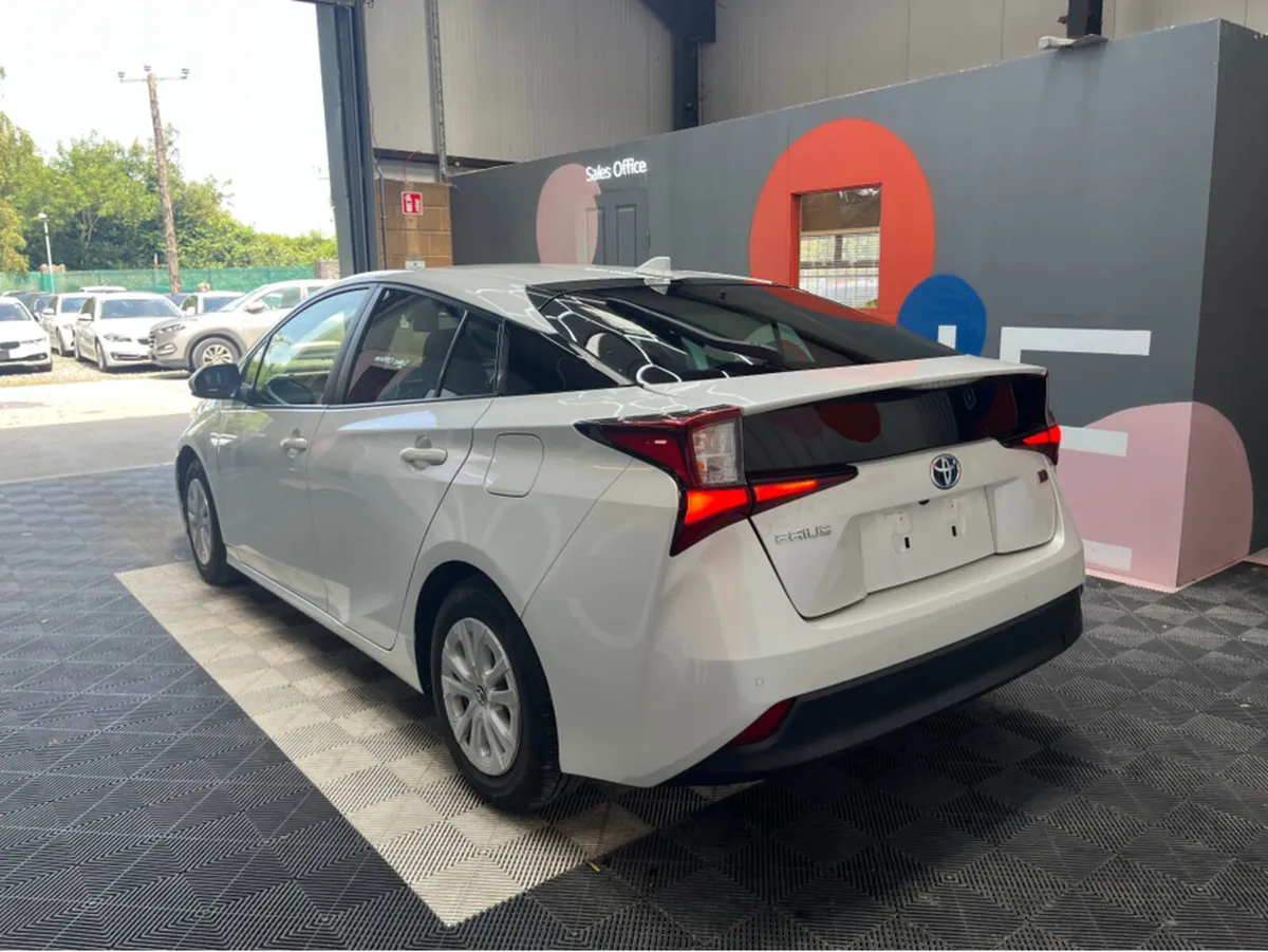 Toyota Prius 1.8 HYBRID / 89k KMs / REVERSE CAMERA - Image 4