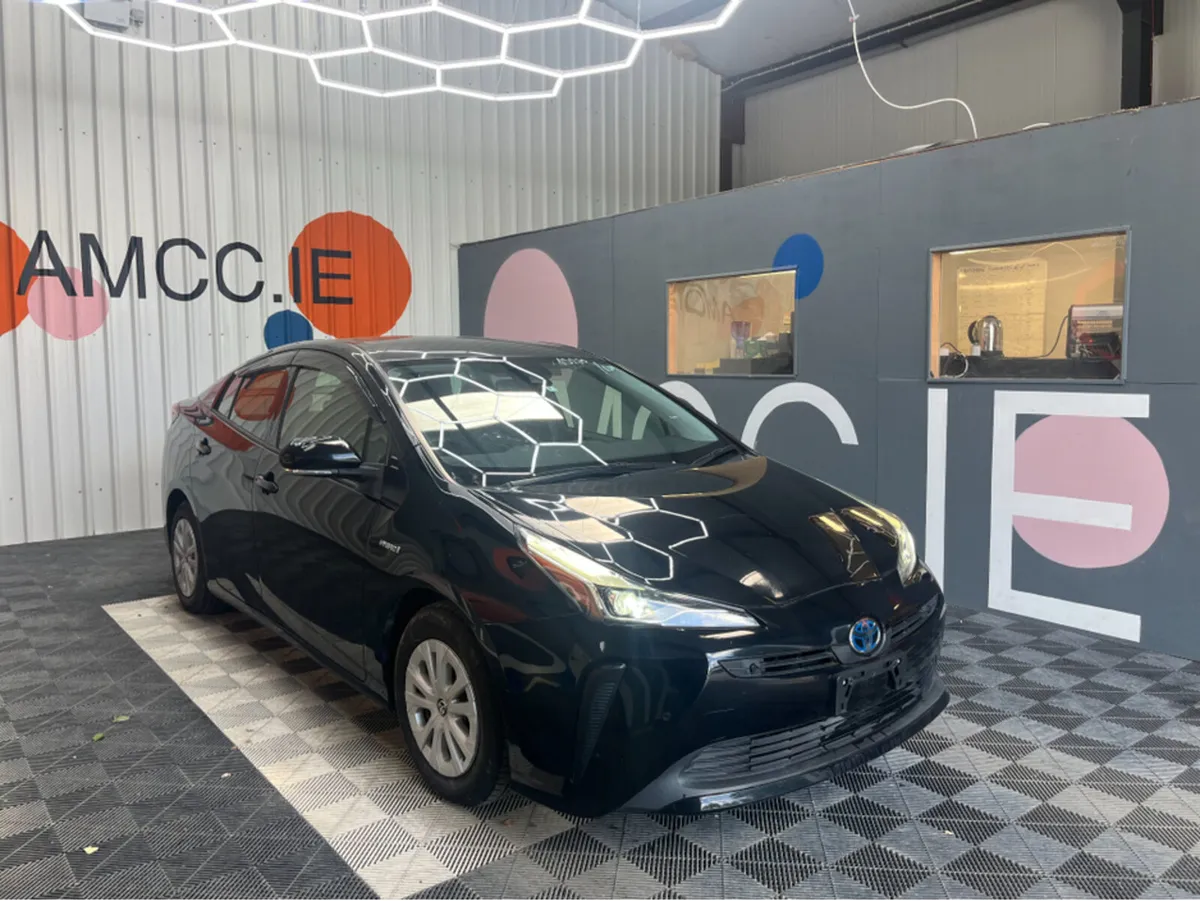 Toyota Prius 1.8 HYBRID / 72k KMs / REVERSE CAMERA - Image 1