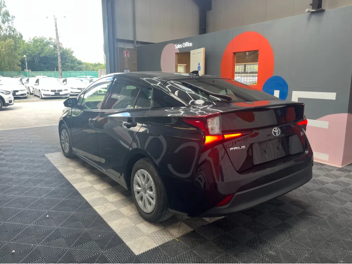 Toyota Prius 1.8 HYBRID / 72k KMs / REVERSE CAMERA - Image 4