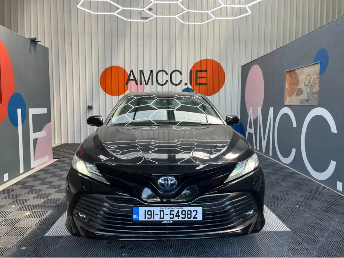 Toyota Camry 2.5 HYBRID / 54k KMs / REVERSE CAMERA - Image 2