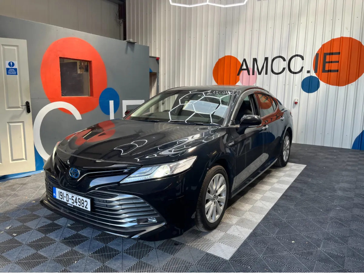 Toyota Camry 2.5 HYBRID / 54k KMs / REVERSE CAMERA - Image 3