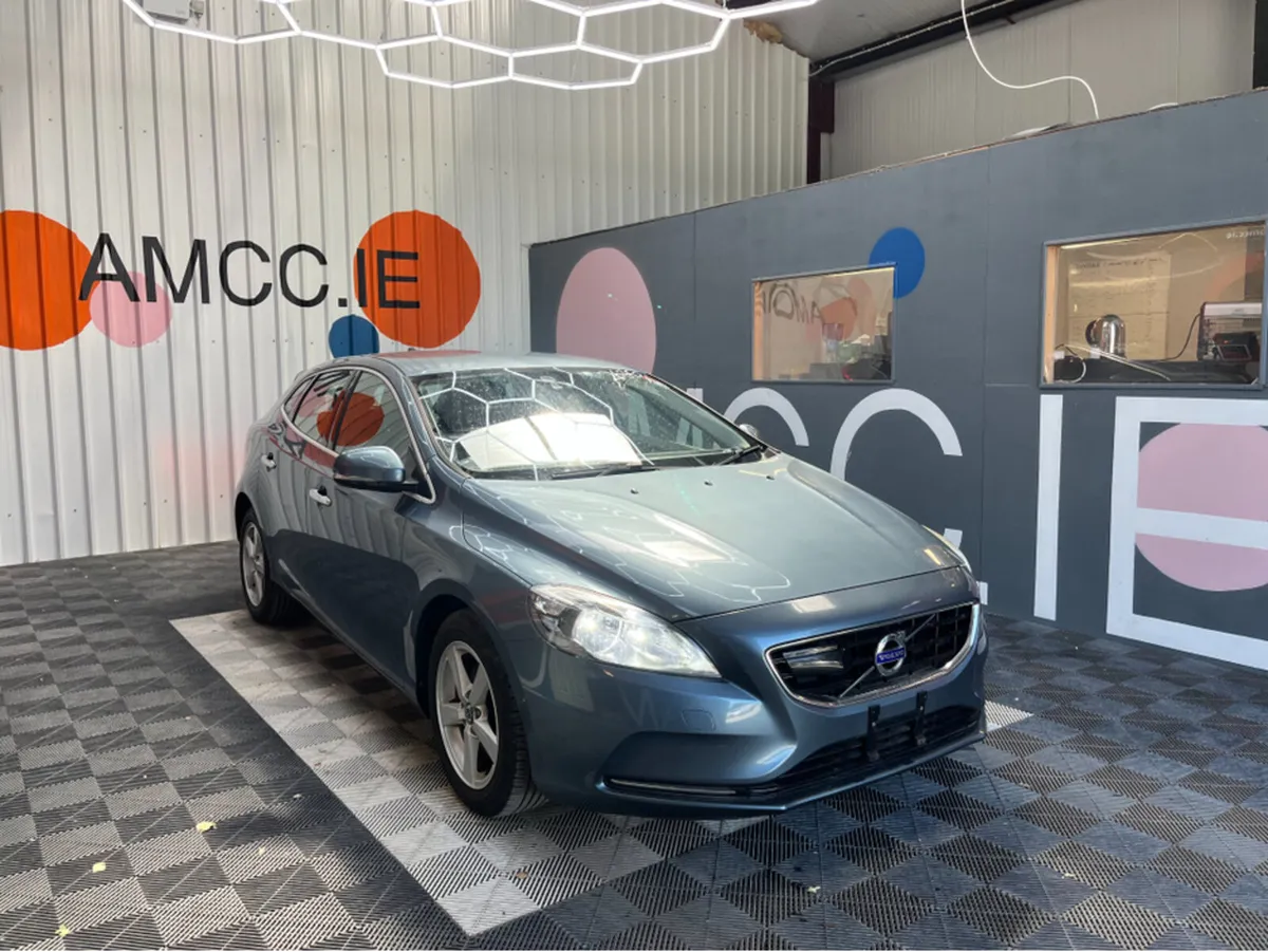 Volvo V40 1.6 PETROL / 81k KMs / REVERSE CAMERA & - Image 1
