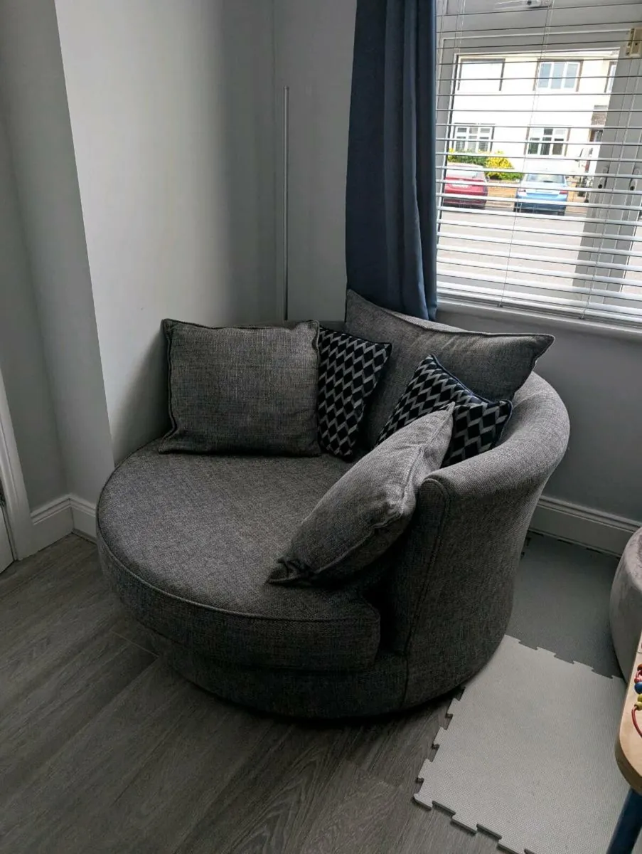 Swivel couch chair - DFS - Image 3