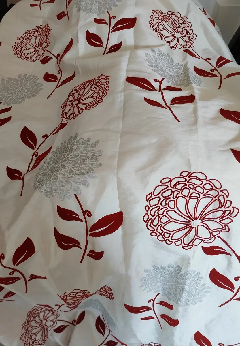 Eyelet Curtains in very good condition - Image 1
