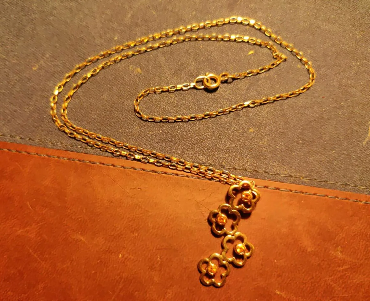 FLOWER POWER, 9CT Gold New 5 Gram 18"Necklace ! - Image 1
