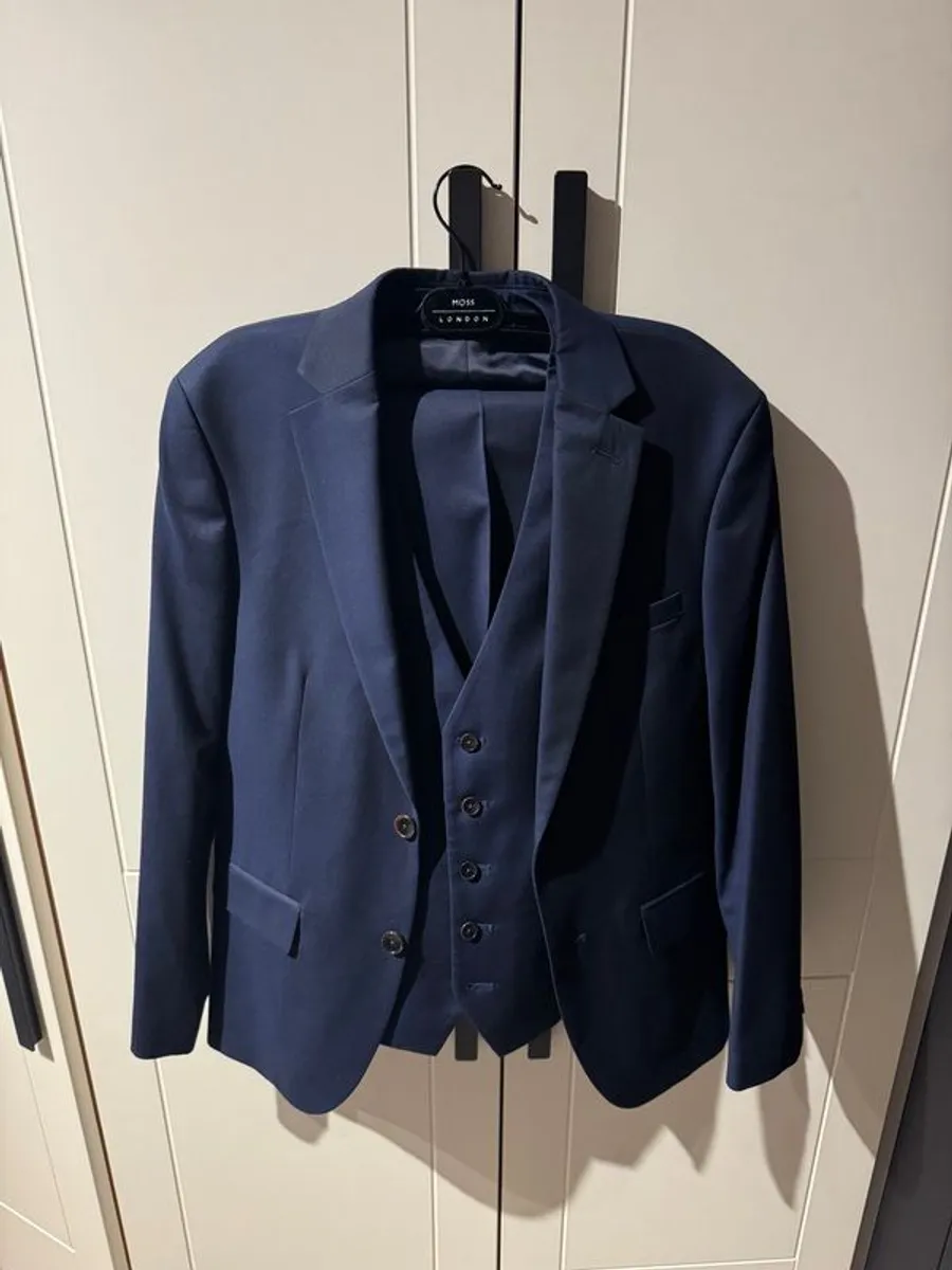 Moss Bros 3 Piece Suit Worn Once - Image 1