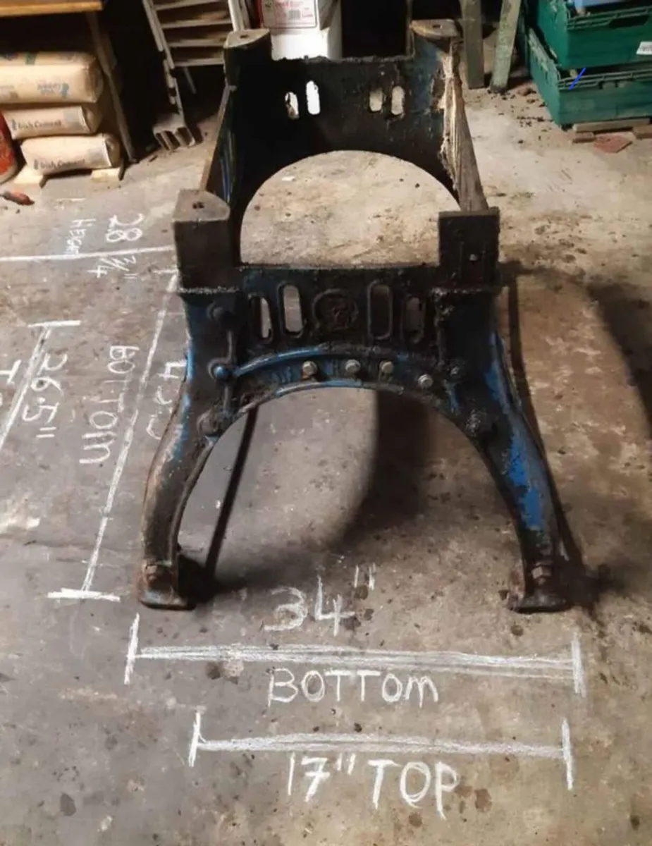 bamford corn roller steel base frame 
Cast iron wo - Image 2