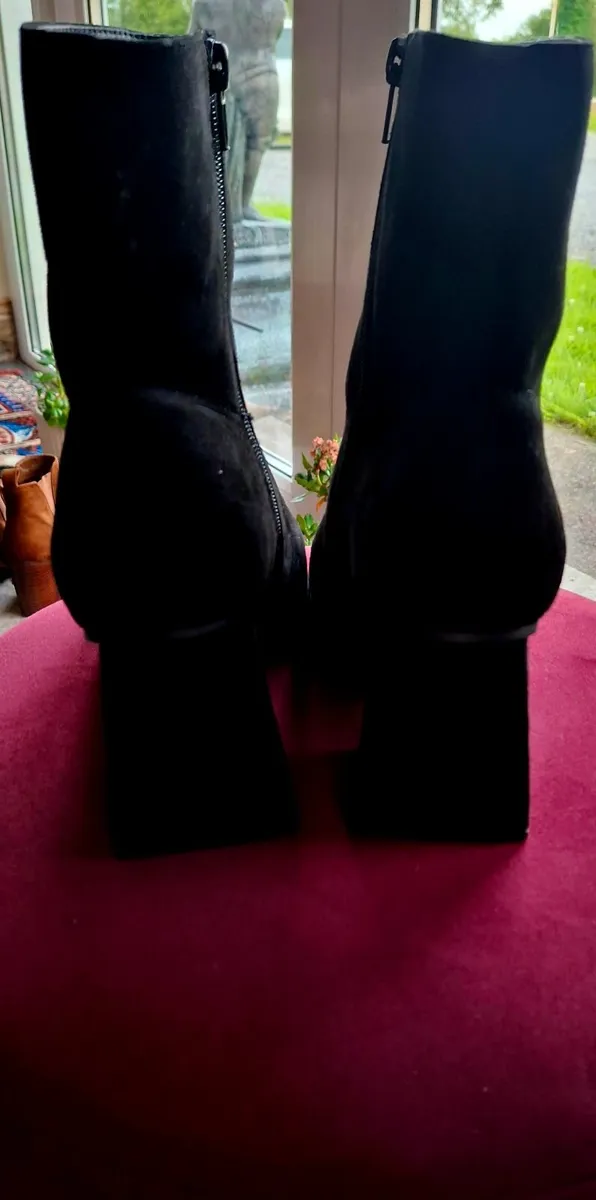 Beautiful new black suede boots - Image 2